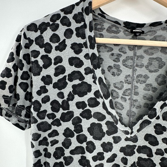 MONROW Black Gray Leopard Animal Print Relaxed V-Neck Tee Size X-Small - Picture 2 of 7